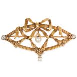 AN ANTIQUE DIAMOND BROOCH in yellow gold, the navette shaped body formed of a reeded border set with