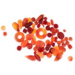 A MIXED LOT OF LOOSE / UNMOUNTED CARNELIAN of various shapes and cuts including drops, cabochons,