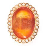 AN ANTIQUE PEARL AND CARNELIAN INTAGLIO RING in yellow gold, set with a carnelian intaglio carved to