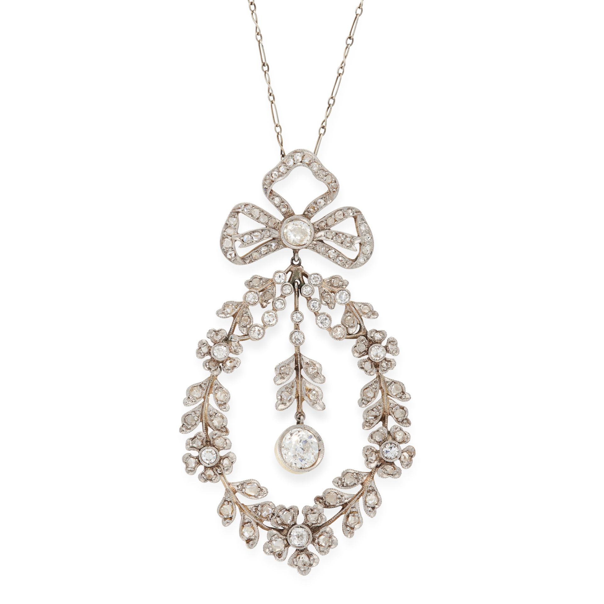 AN ANTIQUE BELLE EPOQUE DIAMOND PENDANT NECKLACE, EARLY 20TH CENTURY set with a central old cut