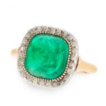 AN ANTIQUE COLOMBIAN EMERALD AND DIAMOND RING in 18ct yellow gold and platinum, set with a sugarloaf