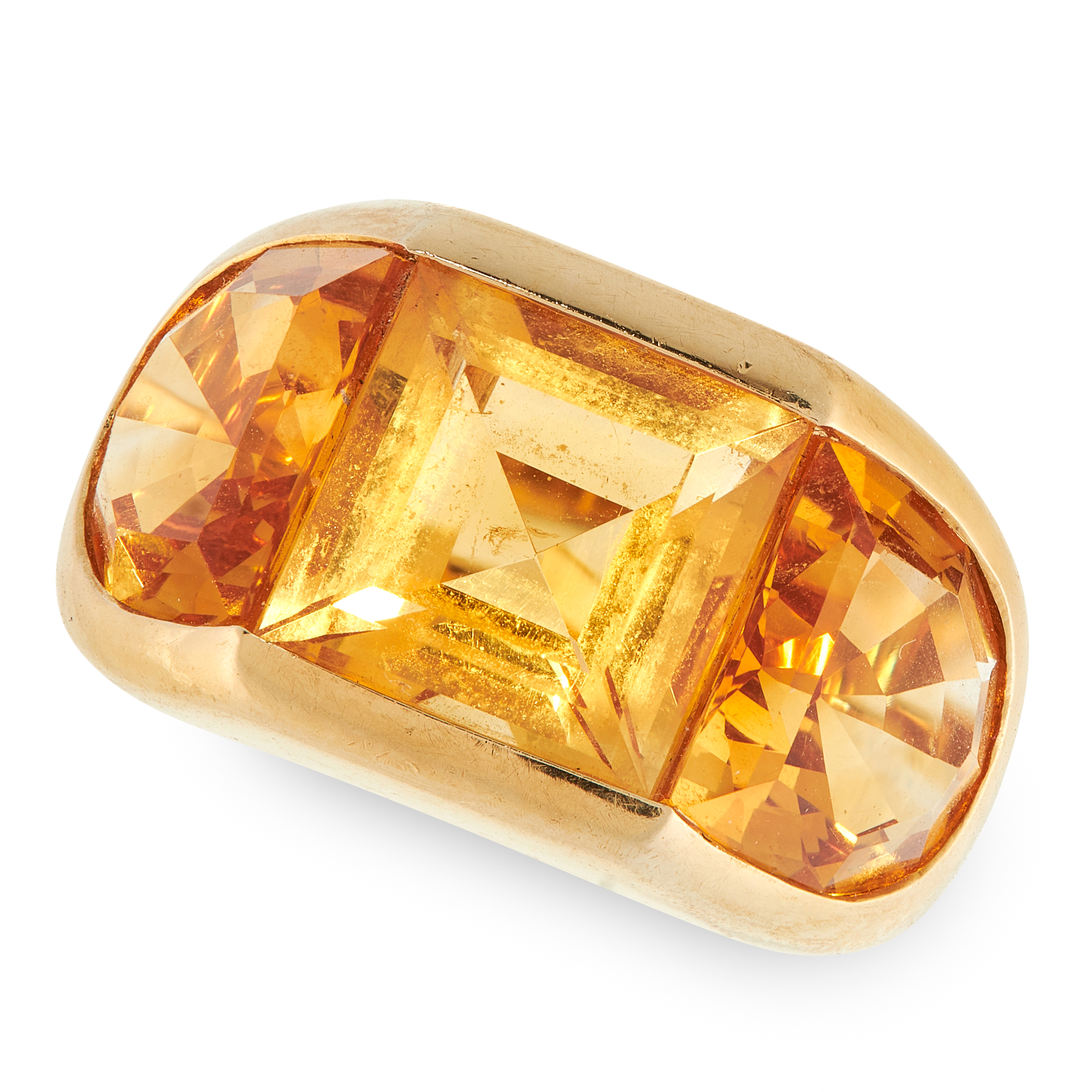 A VINTAGE CITRINE RING in yellow gold, set with a central step cut citrine between two fancy cut