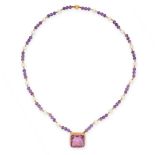 AN AMETHYST INTAGLIO SEAL AND PEARL PENDANT NECKLACE in 18ct yellow gold, set with a cushion cut