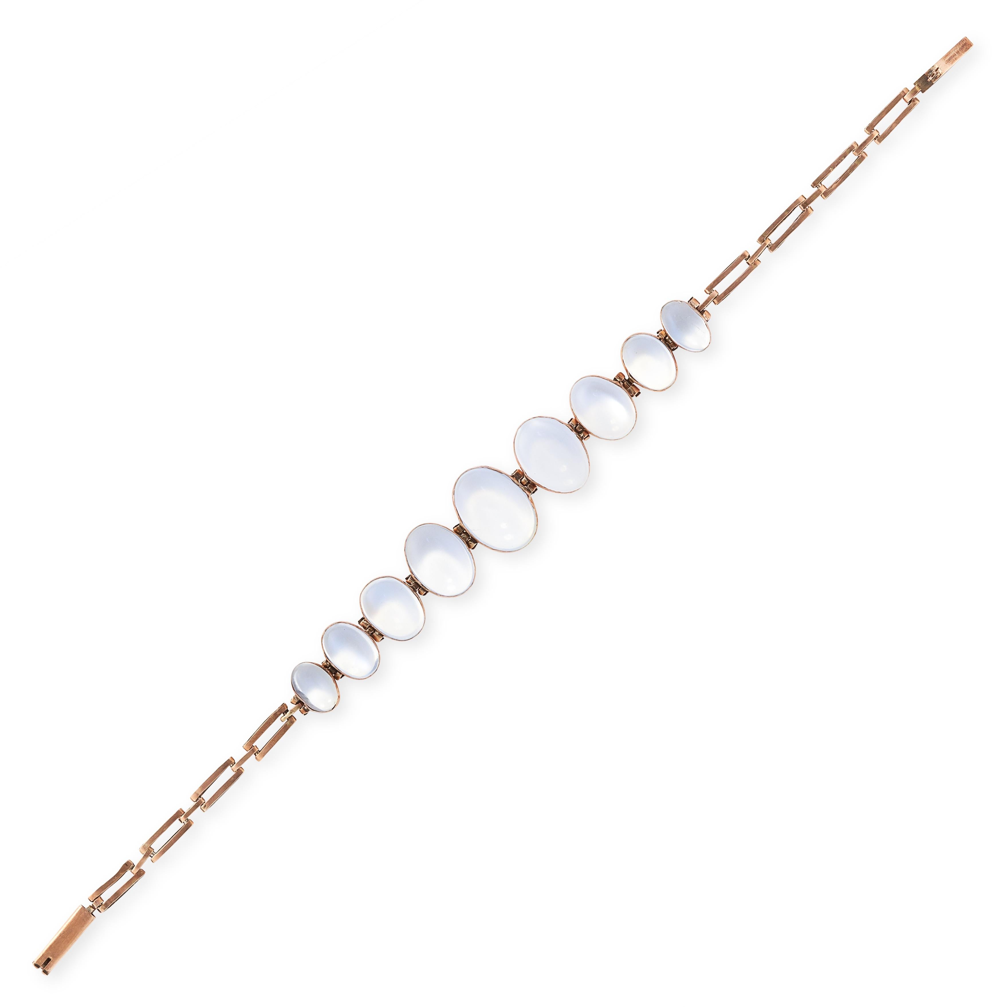 AN ANTIQUE MOONSTONE BRACELET in yellow gold, comprising a row of nine graduated oval cabochon