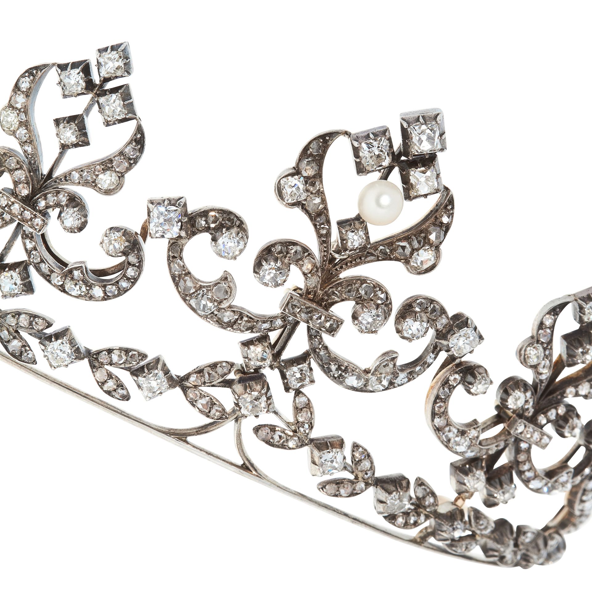 AN ANTIQUE DIAMOND TIARA, 19TH CENTURY in yellow gold and silver, the frame with applied scrolling - Bild 3 aus 3