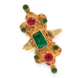 A PASTE DRESS RING RING in yellow gold, of Mughal design, set with a step cut green paste gemstone