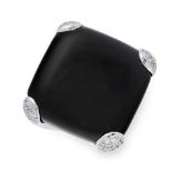 AN ONYX AND DIAMOND RING, GAVELLO in 18ct white gold, set with a polished cushion shaped cabochon