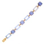 A FANCY LINK CHALCEDONY BRACELET in 18ct yellow gold, comprising alternating polished and carved