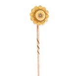 AN ANTIQUE DIAMOND TIE PIN BROOCH in 15ct yellow gold, set with rose cut diamond in a star motif