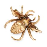 A GARNET SPIDER BROOCH / PENDANT in 18ct yellow gold, in the form of a spider, set with rose cut