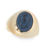 A HARDSTONE INTAGLIO SEAL / SIGNET RING in high carat yellow gold, set with an oval polished piece