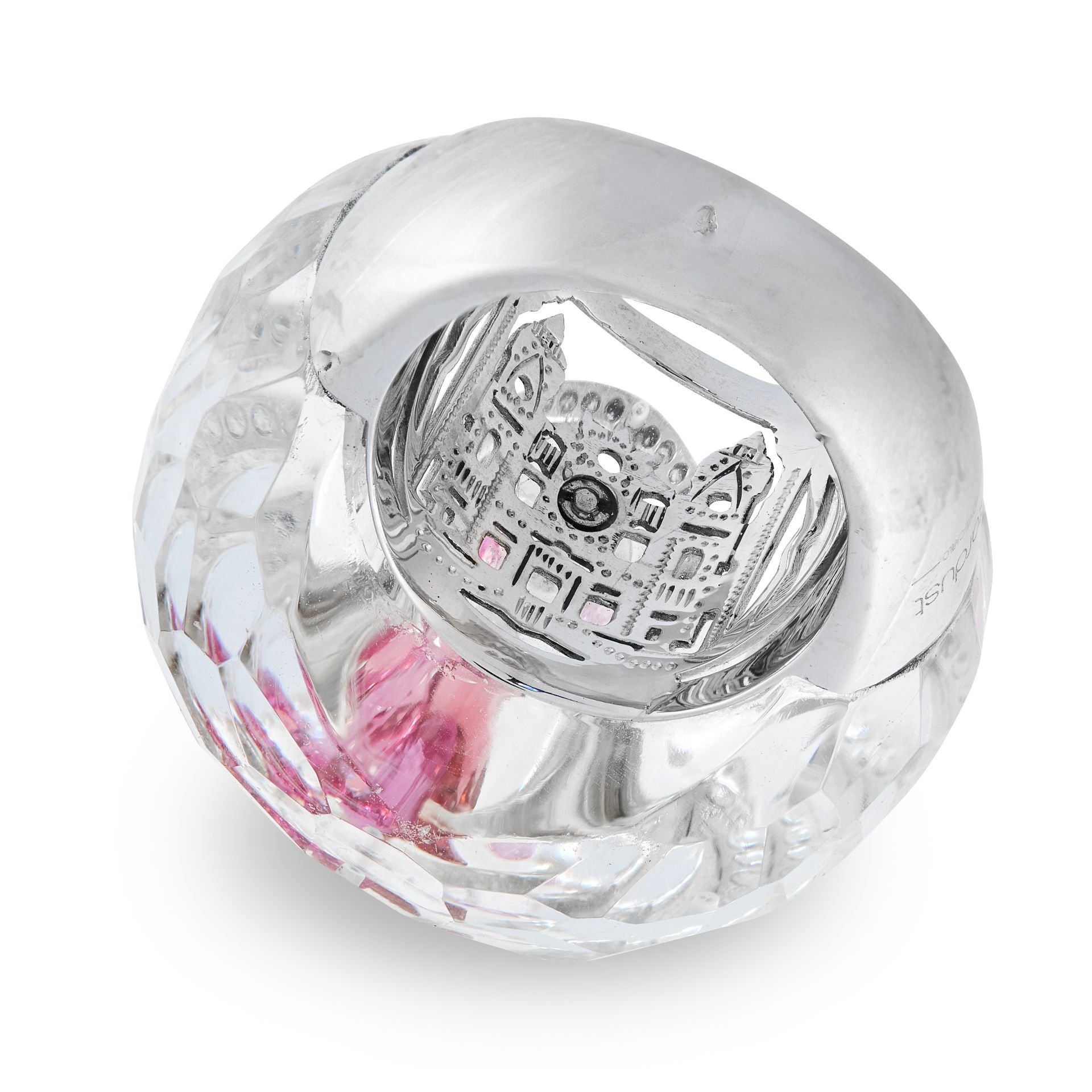 A DIAMOND, CARVED ROCK CRYSTAL AND PINK SAPPHIRE COCKTAIL RING in 18ct white gold, the carved rock - Bild 2 aus 2