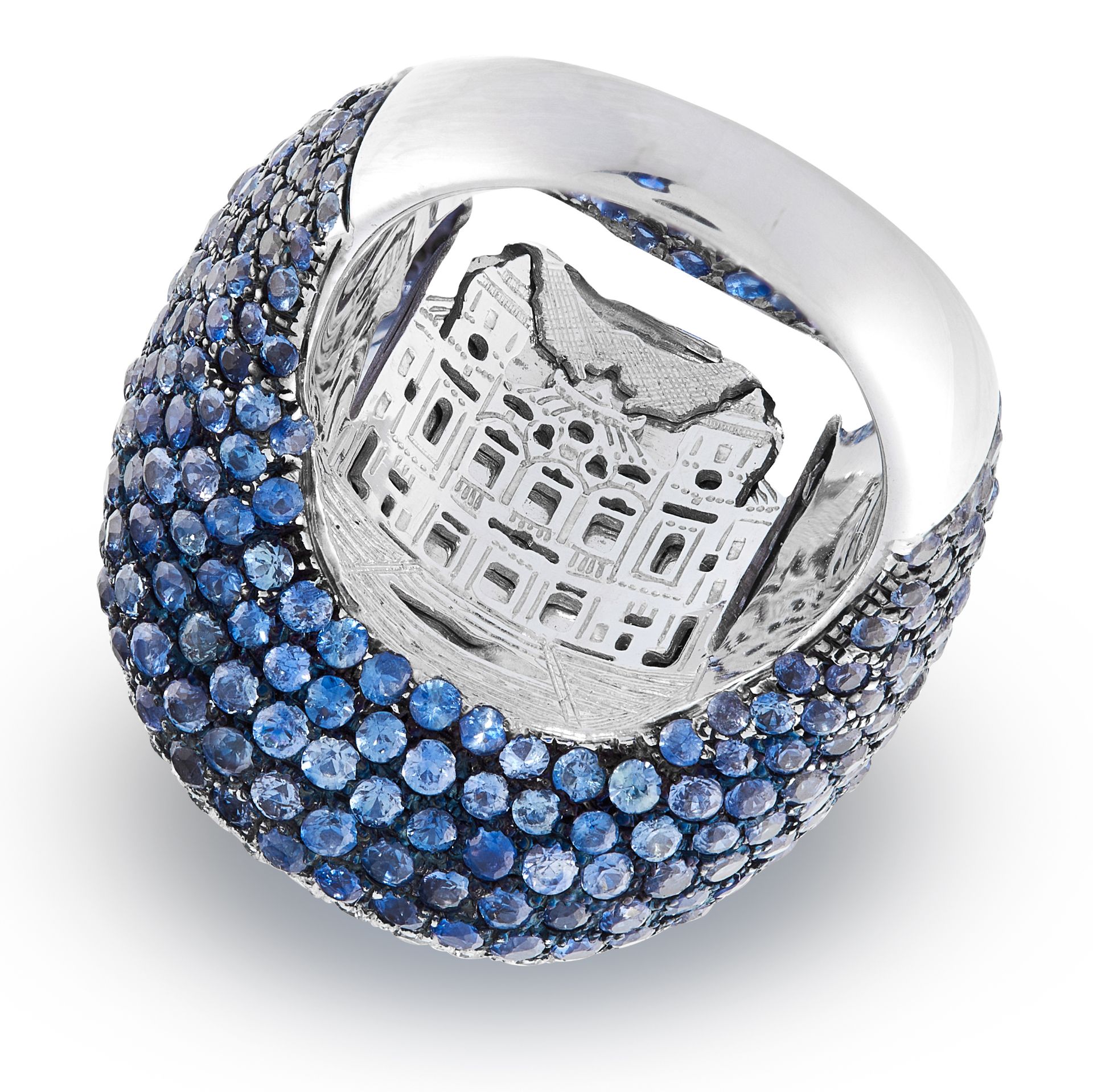 A 39.00 CARAT CEYLON NO HEAT SAPPHIRE, SAPPHIRE AND DIAMOND COCKTAIL RING in 18ct white gold, set - Bild 3 aus 3