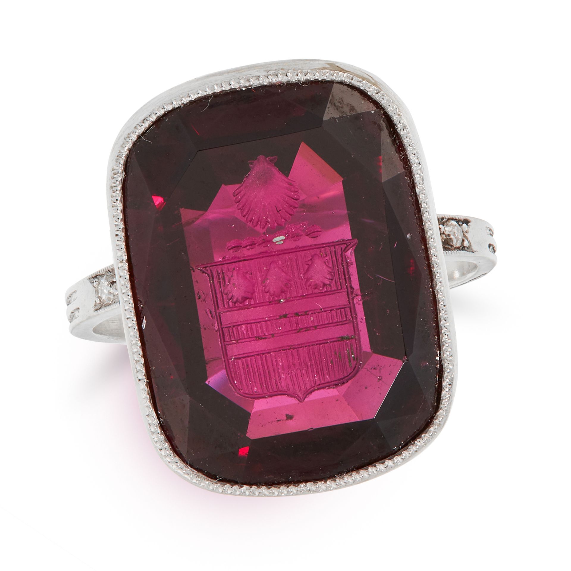 AN ANTIQUE GARNET INTAGLIO AND DIAMOND SEAL / SIGNET RING, EARLY 20TH CENTURY in platinum, set