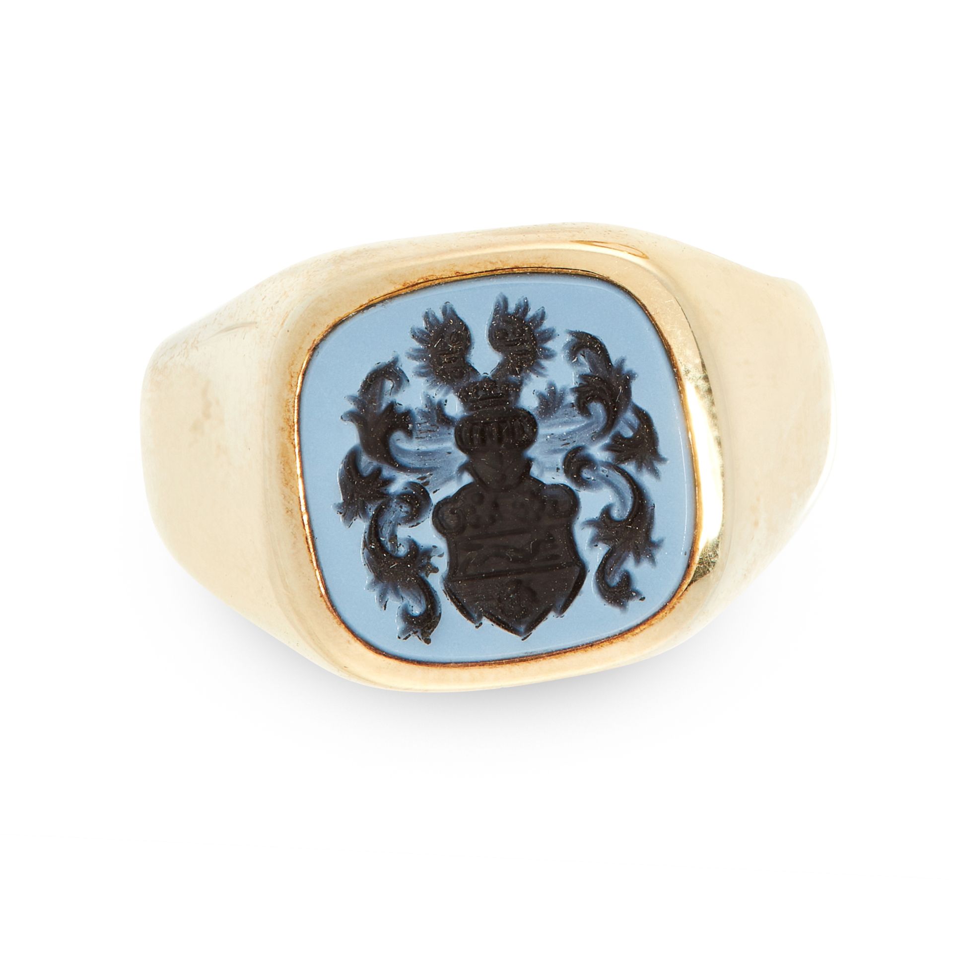 A HARDSTONE INTAGLIO SEAL / SIGNET RING in high carat yellow gold, set with a cushion shaped piece