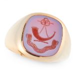 AN ANTIQUE HARDSTONE INTAGLIO SEAL / SIGNET RING in yellow gold, set with a cushion shaped piece