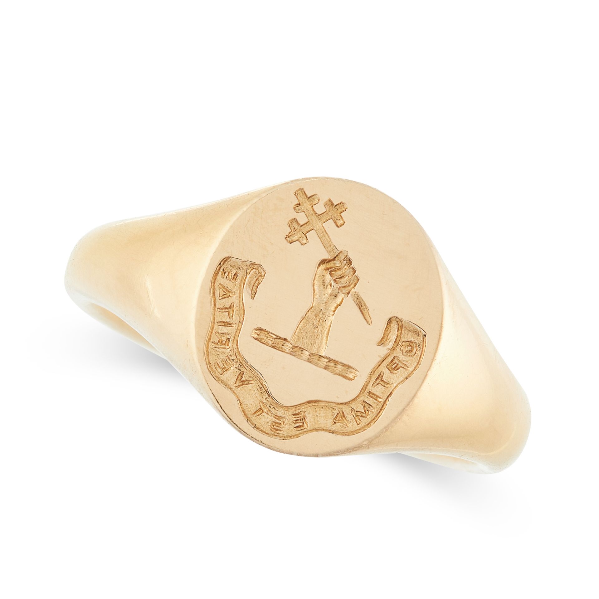 AN ENGRAVED SEAL SIGNET RING, 1926 in 18ct yellow gold, the oval face reverse engraved to depict