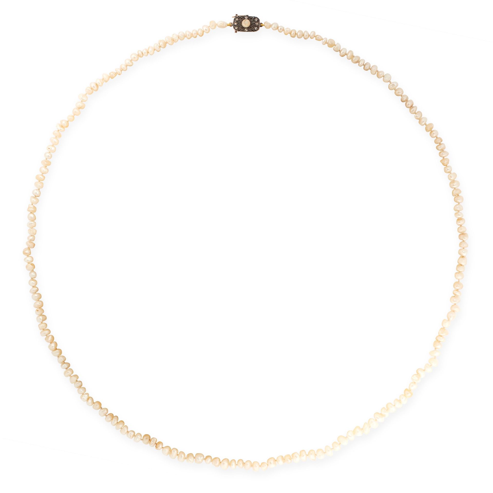 A NATURAL PEARL AND DIAMOND NECKLACE in yellow gold and silver, comprising a single row of one