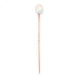 A PEARL STICK PIN BROOCH set with a baroque pearl of 8.7mm, unmarked, 6.3cm, 1.3g.