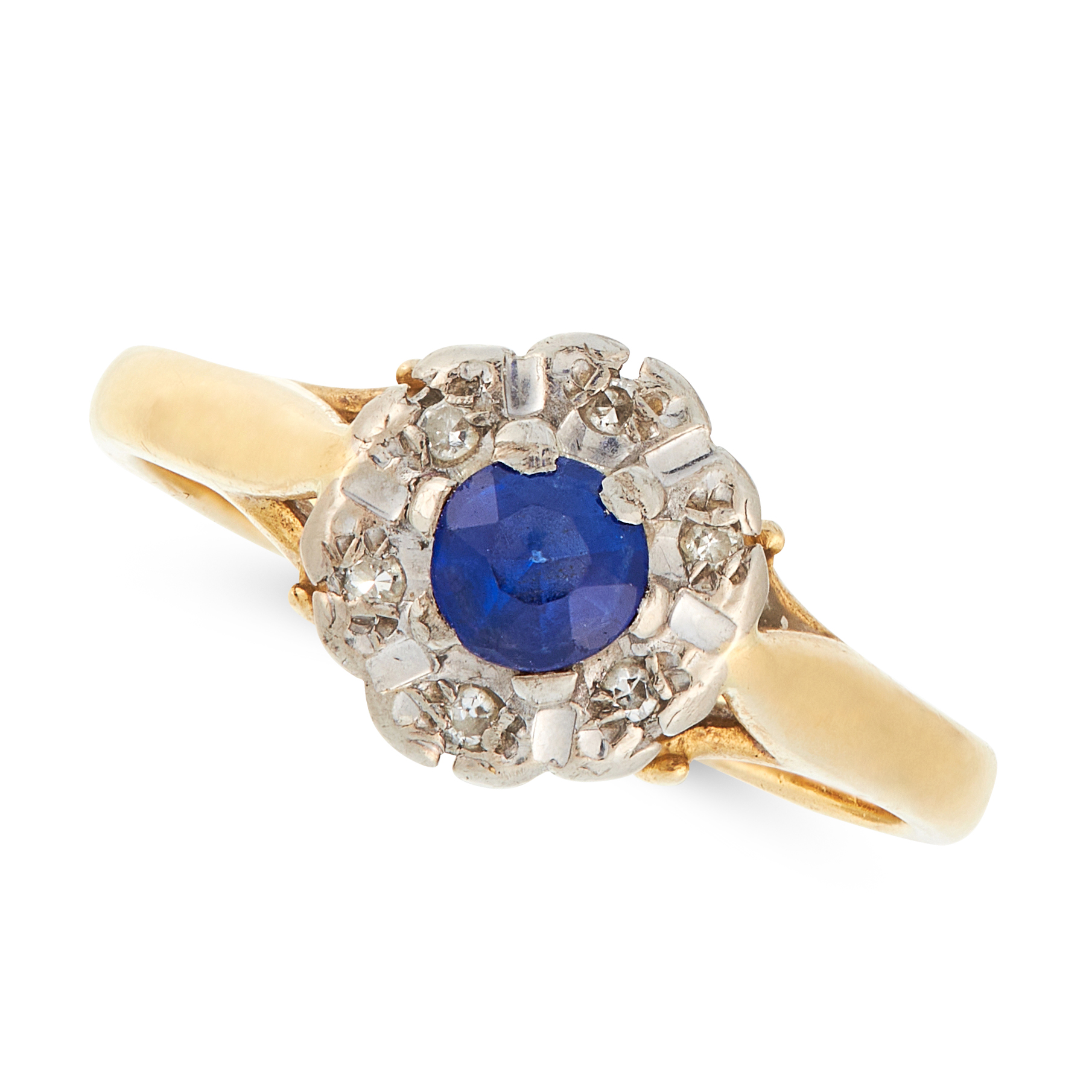 A SAPPHIRE AND DIAMOND CLUSTER RING in 18ct yellow gold, set with a round cut sapphire in a border