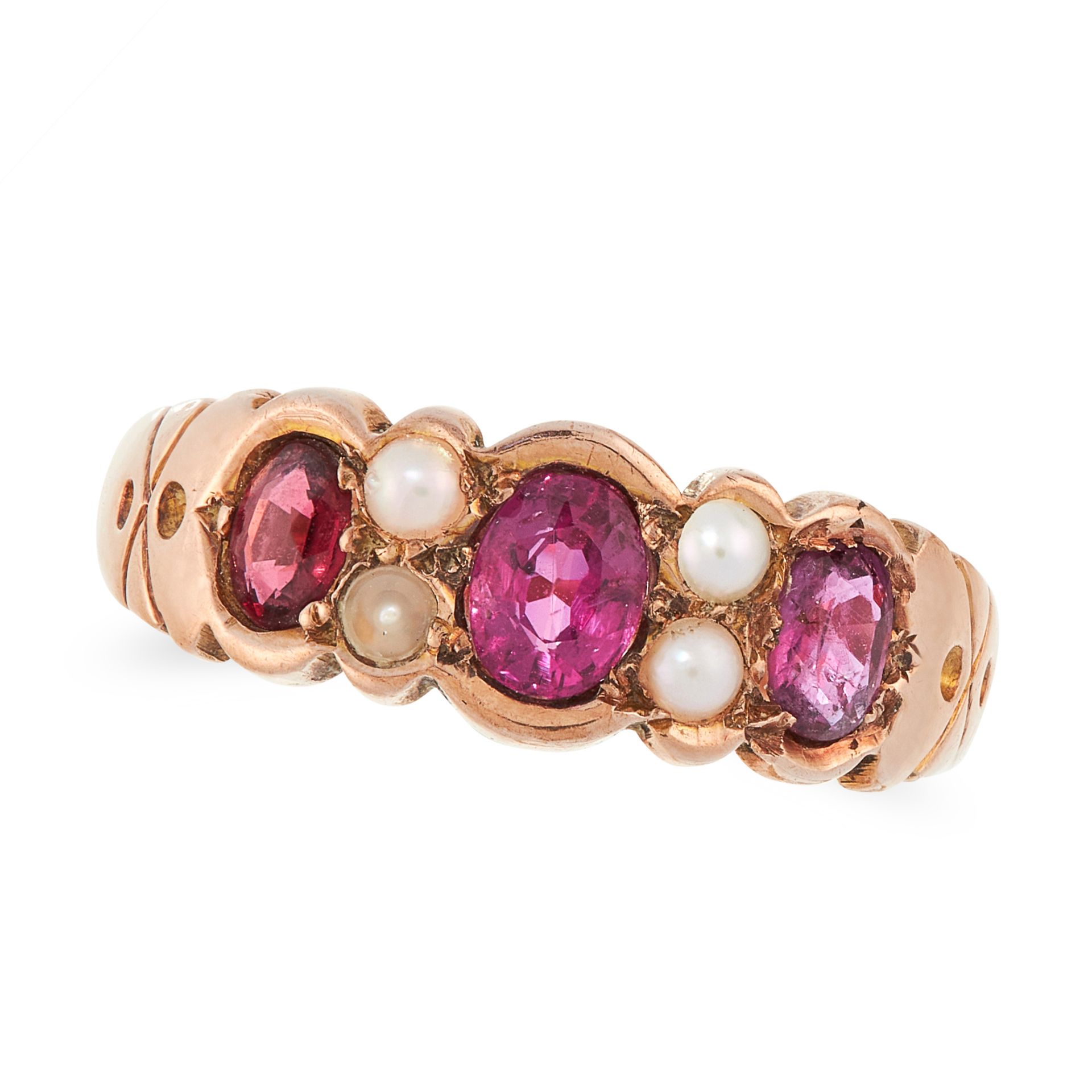 AN ANTIQUE GARNET AND PEARL RING in 9ct yellow gold, set with a row of alternating oval cut garnet
