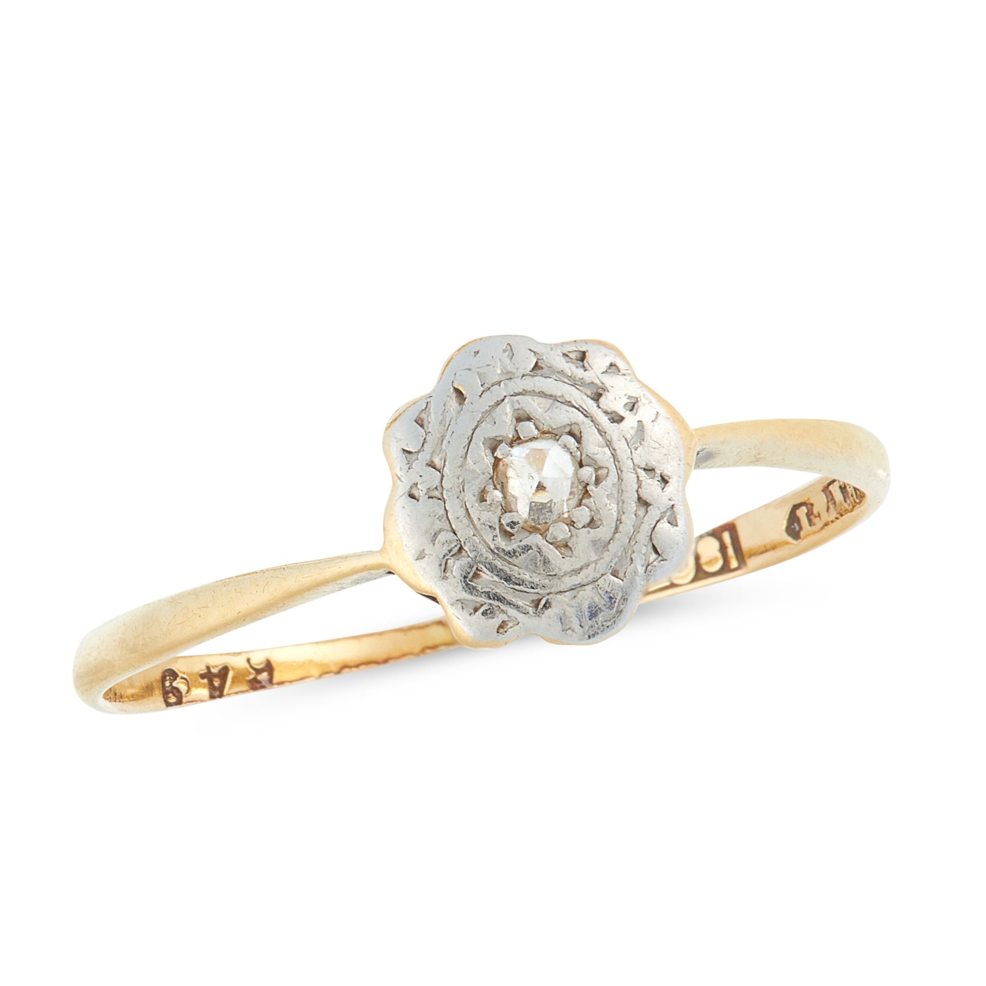 AN ANTIQUE DIAMOND RING in 18ct yellow gold and platinum, set with a rose cut diamond in engraved