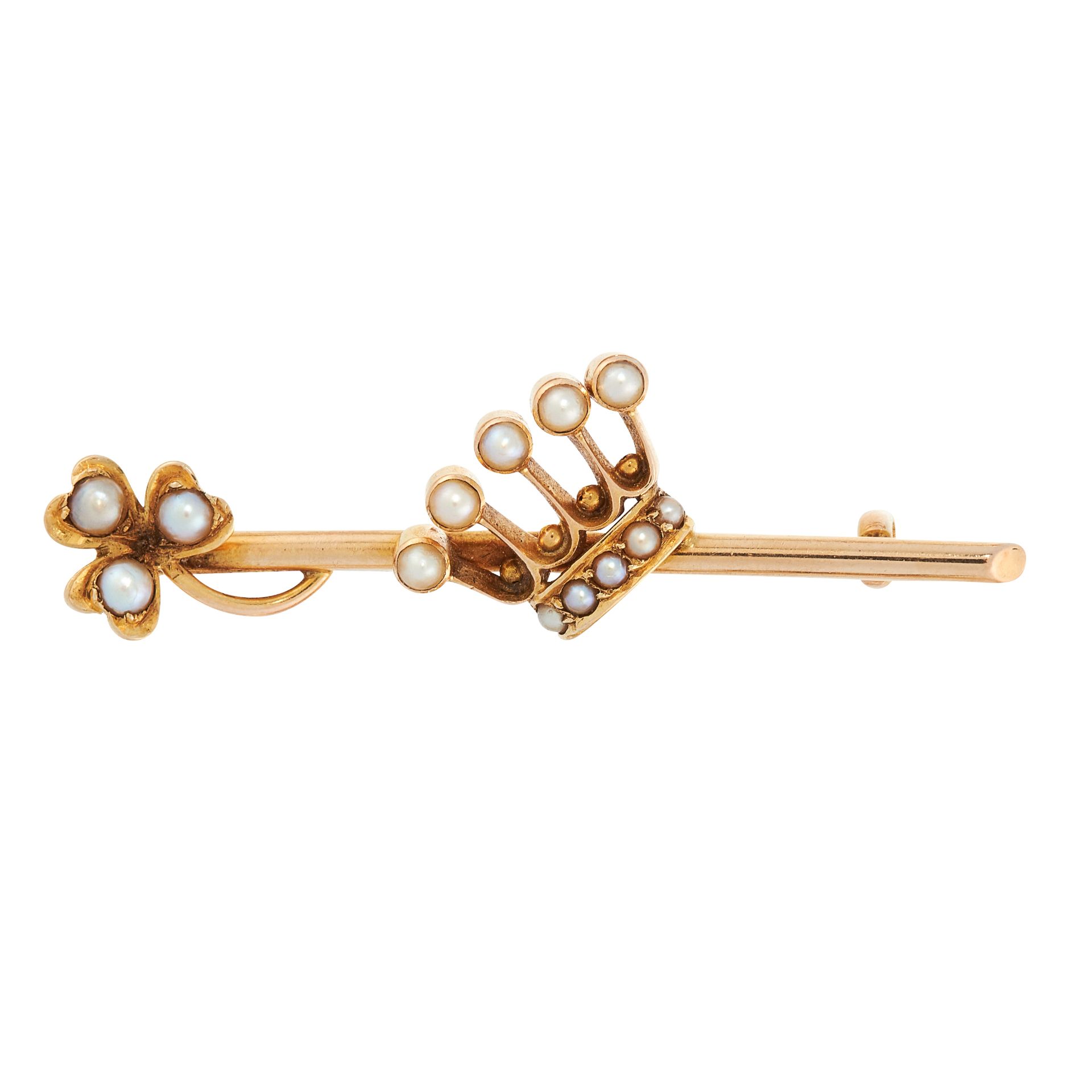AN ANTIQUE VICTORIAN PEARL CROWN AND CLOVER BAR BROOCH in yellow gold, in the form of a crown and
