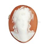 AN ANTIQUE CARVED CAMEO BROOCH the oval body set with a high relief carved cameo depicting the