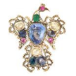 AN ANTIQUE SAPPHIRE, RUBY AND EMERALD BROOCH, EARLY 19TH CENTURY in yellow gold, designed as a bird,