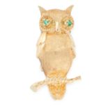 A VINTAGE EMERALD OWL BROOCH in 14ct yellow gold, designed as an owl, the eyes set with round cut