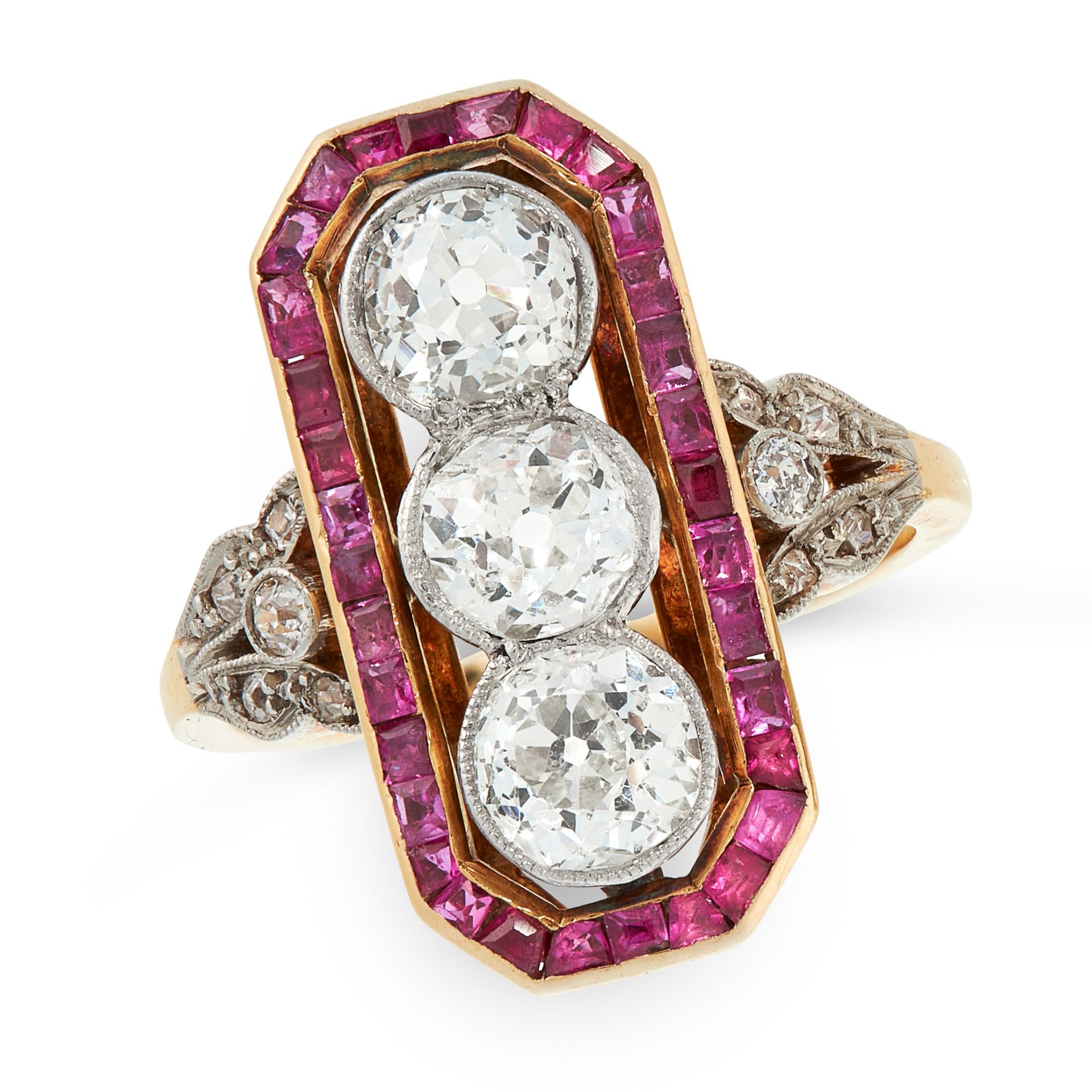 AN ART DECO DIAMOND AND RUBY DRESS RING in 18ct yellow gold, set with a trio of old cut diamonds