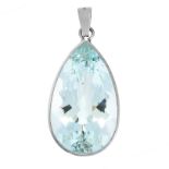 AN AQUAMARINE PENDANT in white gold, set with a pear cut aquamarine of 39.32 carats, marked