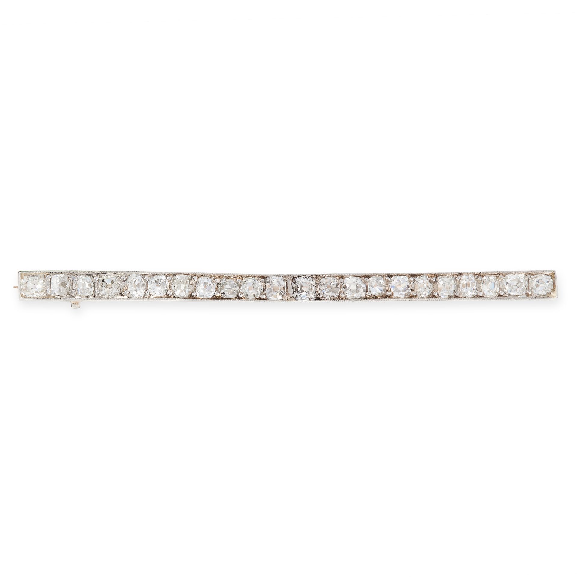 A DIAMOND BAR BROOCH, EARLY 20TH CENTURY in platinum and 18ct yellow gold, set with a single row