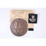 A WORLD WAR I DEATH PLAQUE AND CAP BADGE, 200585 Pte. J.R. Smith