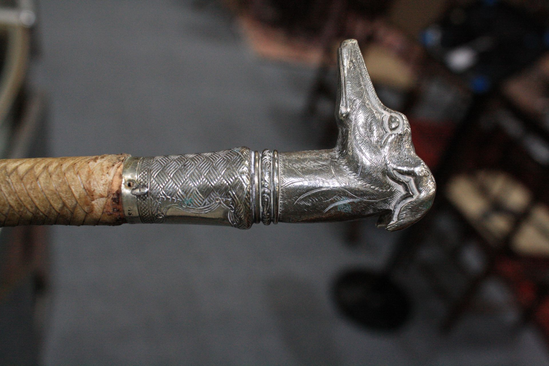 A LATE 19th CENTURY HOUND'S HEAD LADY'S CARRIAGE WHIP - Bild 3 aus 8