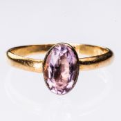 AN 18CT YELLOW GOLD AND PINK STONE RING