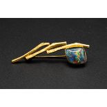 AN OPAL AND GOLD BROOCH