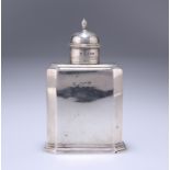 A LATE VICTORIAN SILVER TEA CADDY, THOMAS BRADBURY & SONS, LONDON 1895