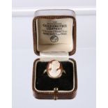 AN 18 CARAT GOLD CAMEO RING