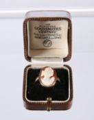 AN 18 CARAT GOLD CAMEO RING