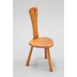 AN ACORNMAN OAK SPINNING CHAIR, CIRCA 1980