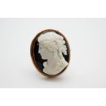 A VICTORIAN BANDED ONYX CAMEO BROOCH