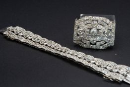 AN ART DECO DIAMOND SET BRACELET