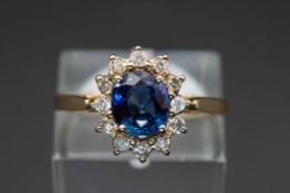 AN 18CT YELLOW GOLD, SAPPHIRE AND DIAMOND RING