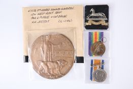 A WORLD WAR I DEATH PLAQUE, MEDAL PAIR AND CAP BADGE, 47232