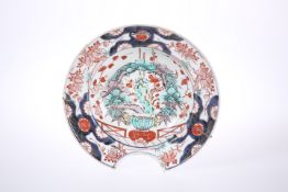 AN IMARI BARBERS BOWL, 18TH CENTURY