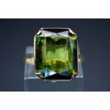 A GREEN TOURMALINE RING