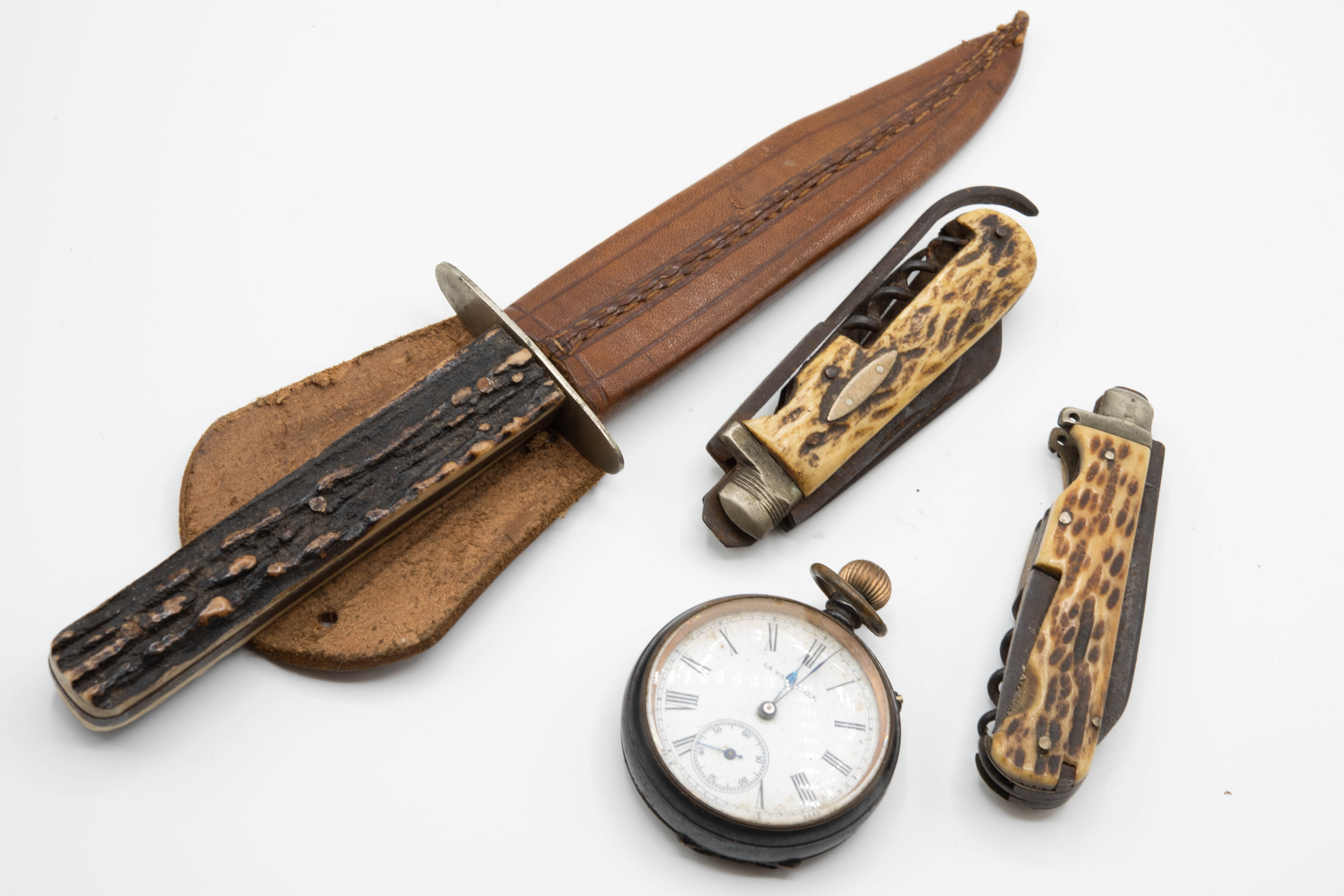 A LATE VICTORIAN HUNTING KNIFE WITH STAG HORN HANDLE