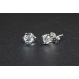 A PAIR OF 18CT WHITE GOLD DIAMOND STUD EARRINGS