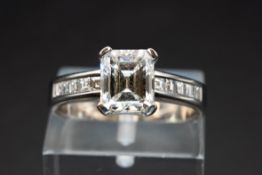 A DIAMOND AND WHITE GOLD RING